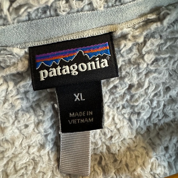 Patagonia women’s fuzzy gray sweater - Picture 3 of 5